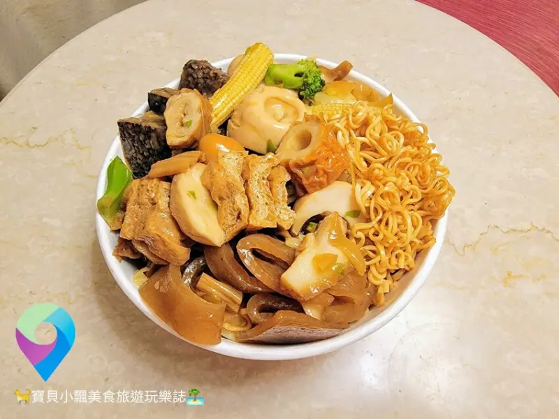 [食]新北淡水 平價滷味 菜色選擇多樣化 還有難得見到的涼拌科學麵 值得品嘗 英專路 故鄉滷味