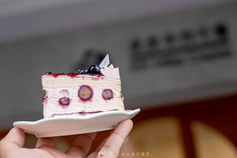 從自取門市賣到有內用店面的平價千層蛋糕，一片竟然只要135元起，吃起來有夠爽｜布雷克出走旅行視界