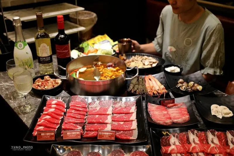 台中市西區和牛吃到飽$798起 即享啤酒/紅白酒無限暢飲 頂級肉盤、新鮮海鮮、哈根達斯無限量供應｜新馬辣經典麻辣鍋Plu