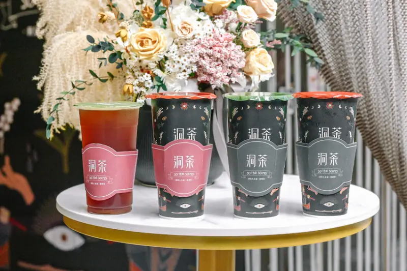 根本就是被手搖飲耽誤的塔羅占卜店，喝一杯手搖飲可抽再來一杯還可免費塔羅@女子的休假計劃