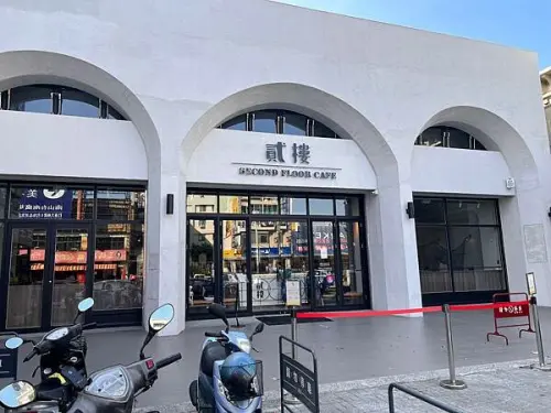 貳樓餐廳台南店、簡約白色係設計｜台灣旅居（ep07）by princessL