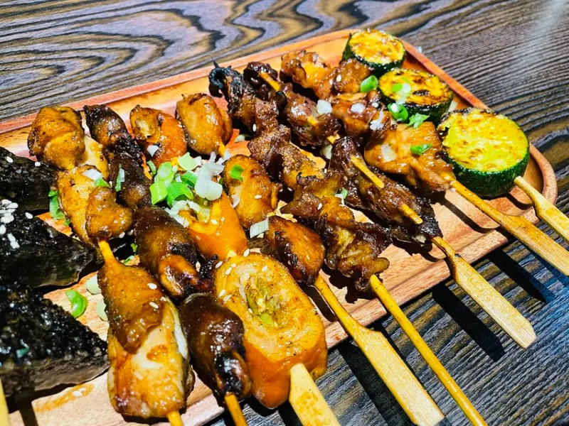 【邊境串燒 WildBBQ 新竹店】新竹人氣爆棚串物燒烤店！快揪好友聚餐一起來喝酒吃肉～別再說新竹是美食沙漠了！