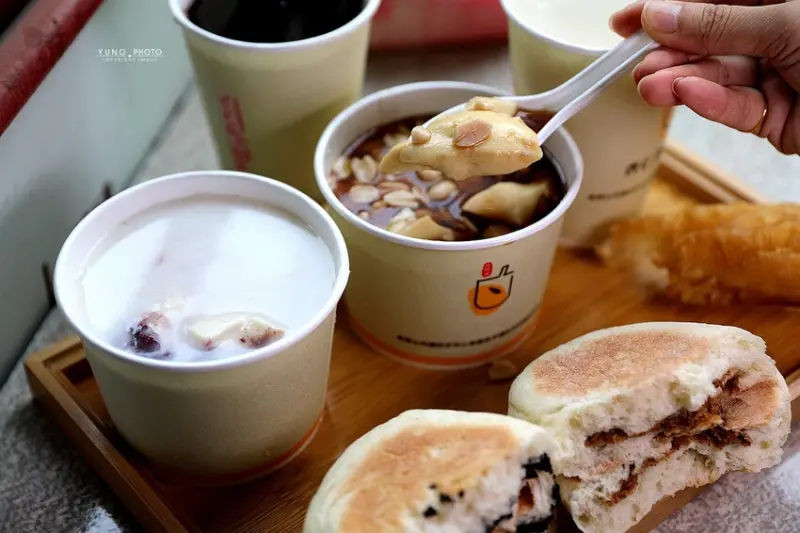  林阿波杏仁茶豆花｜傳承三代的古早味銅板美食！飄香近30年的在地傳統老店 來份杏仁茶與油條的完美下午茶組