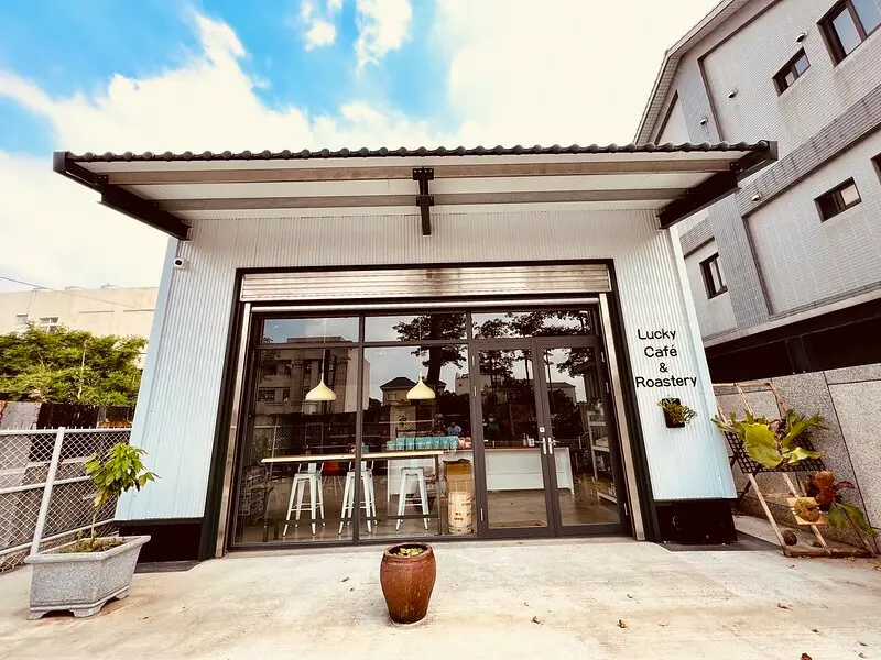 【台灣，桃園市，中壢區】中央大學前門專業又可愛的小咖啡館～樂奇咖啡Lucky café & roastery