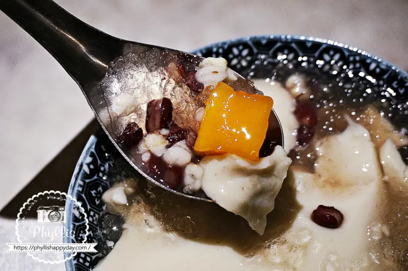 『賴媽媽豆花(和平老街店)』 超便宜一碗只需50元｜超人氣環境美又舒適｜大溪老街必吃美食推薦！ - 相片中的菲莉絲