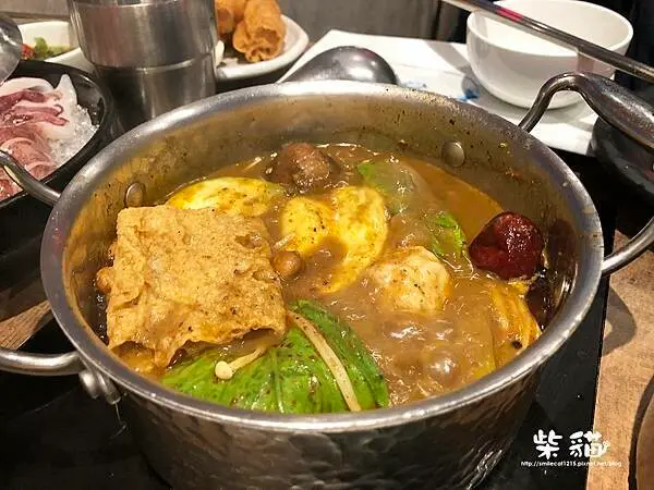 【桃園】這一小鍋｜復古風滿點，這個麻辣湯頭我很愛！天使蝦巨大｜柴貓趴趴走