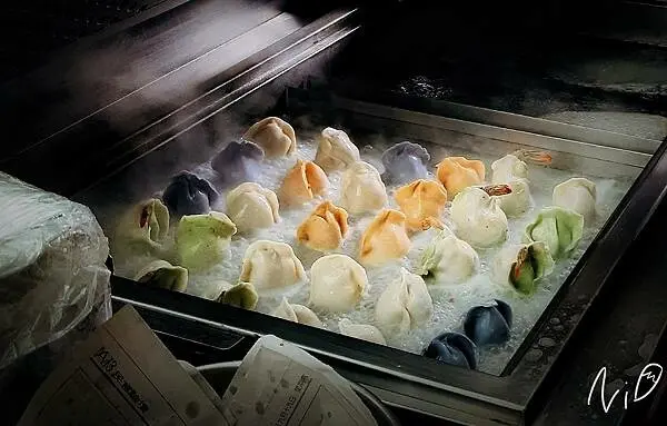 [嘉義東區]熊姐煎餃。醉全蝦煎餃。熱帶夏威夷煎餃。別出心裁的彩色煎餃子