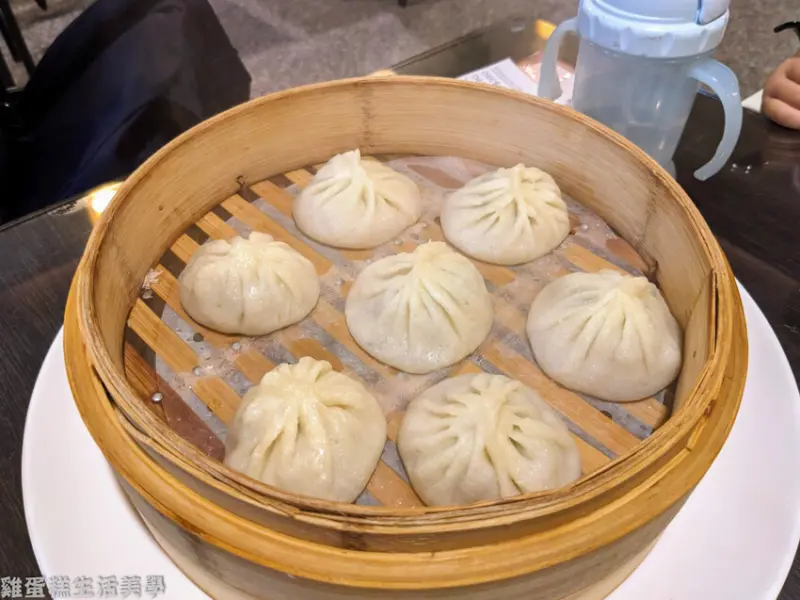【桃園食記】鼎藏湯包麵食 - 內用免費享用小米粥，湯包鮮甜多汁