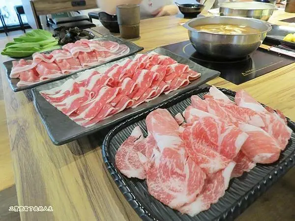 興大最超值的個人小火鍋【築崎相撲鍋物(興大殿)】210元起還可享用自助吧吃到飽 吃飽喝足超划算