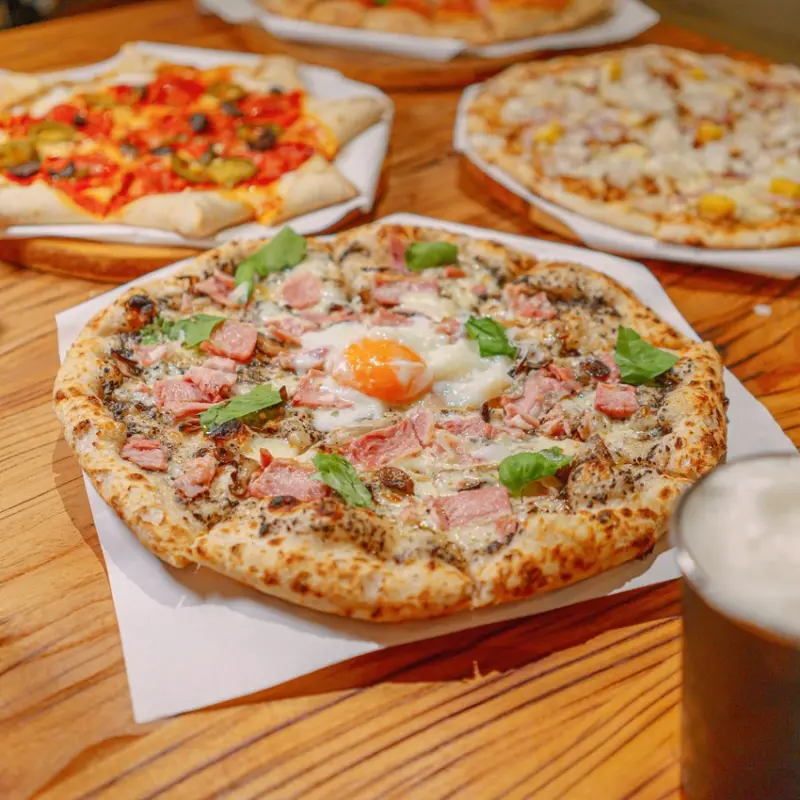 義大利認證～羅馬薄餅皮與拿坡里披薩，松露奶香加顆溫泉蛋、涮嘴的辣沙拉米，永春披薩推薦 | 【台北 信義區】Pizza3“披薩3次方”
