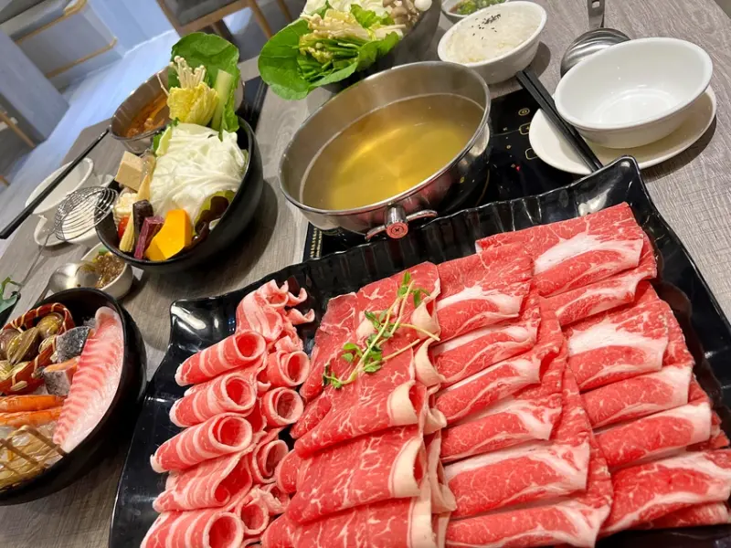 樂釜Love Hot Pot 極上鍋物-府中店｜板橋火鍋推薦｜極高CP值、食材新鮮量多，讓你吃飽又滿足，絕對可以再來