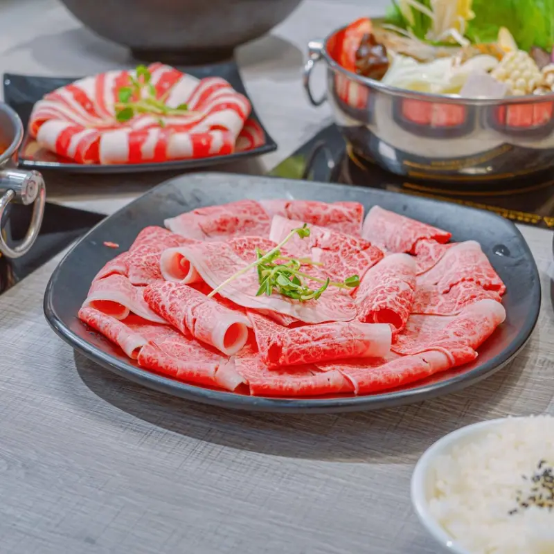 超推胡椒濃郁湯底與招牌麻辣鍋，和牛品質佳、味道濃郁甜嫩，Google高評價火鍋 | 【新北 板橋區】樂釜 Love Hot Pot 極上鍋物 板橋店