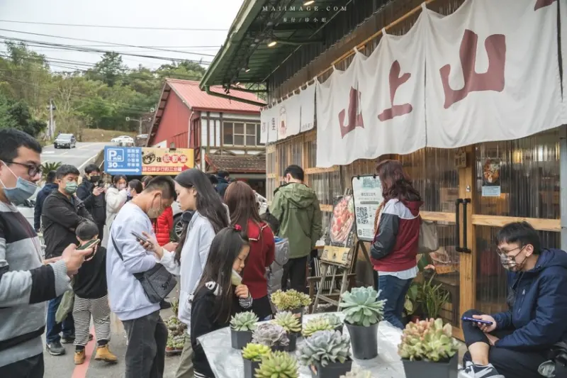 南投埔里美食｜山上山下咖哩飯專門店，南投暨南大學旁的人氣咖哩，慢火細熬濃郁又不膩口的咖哩超迷人。