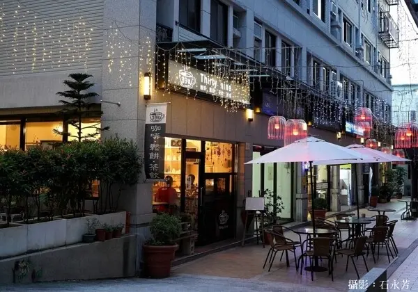 【大甲。美食】大甲火車站前「站前國王」商圈，39號咖啡有美食。