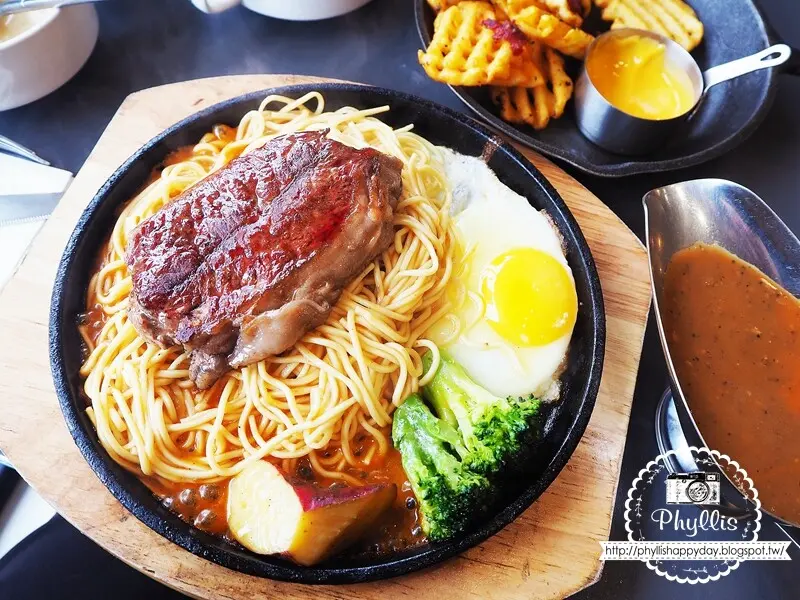 【桃園、中壢】300° STEAK 青埔平價牛排大推薦 300度牛排 質感 約會 排隊餐廳 青埔牛排店 @ 相片中的菲莉絲