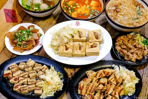 傳承30年手藝，人氣臭豆腐重新開張，袁老臭豆腐外薄內軟嫩，一口酥、三角酥真涮嘴！