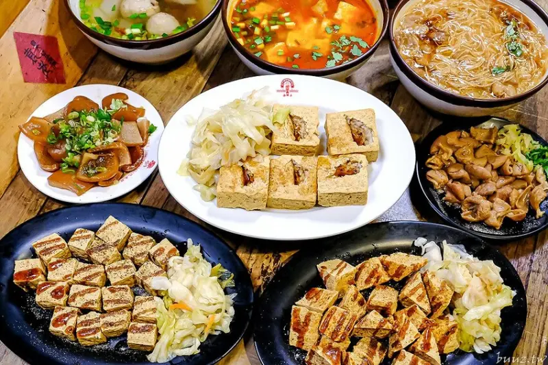 傳承30年手藝，人氣臭豆腐重新開張，袁老臭豆腐外薄內軟嫩，一口酥、三角酥真涮嘴！