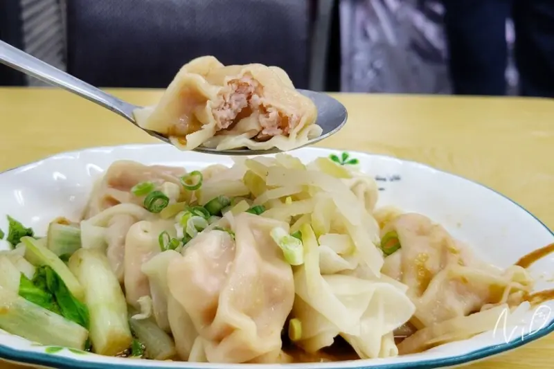 [嘉義西區]食為先麵食館。皮多但鮮肉餡好好吃的抄手