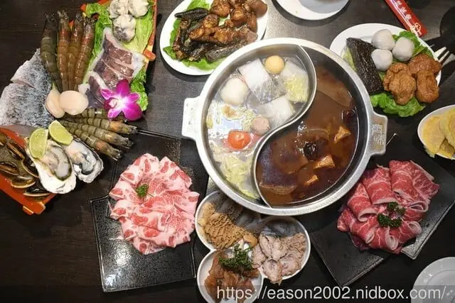 三重麻辣鴛鴦鍋推薦 | 崔記麻辣鴛鴦三重店 麻辣夢幻果凍鴨血＆香嫩豆腐 手工沙茶 天然食材熬製而成的湯底，還可以拿來煮粥 -  就是這樣。吃喝玩樂。愛漂亮部落格 - FashionGuide 華人時尚