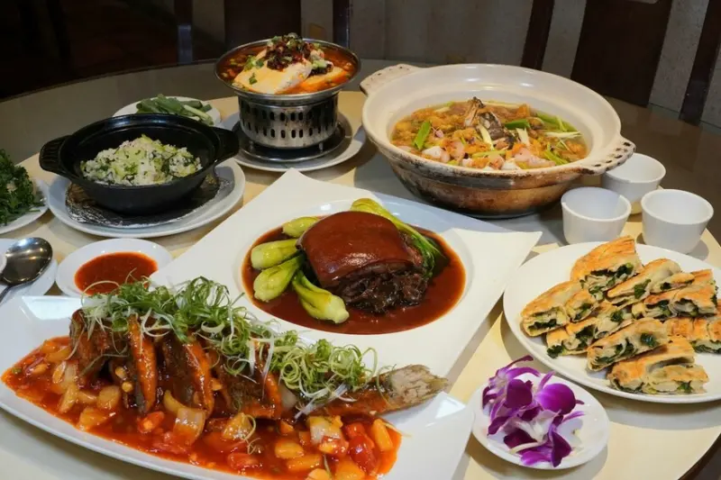 台中美食 │ 八喜膳房 國美館旁道地上海料理 油香四溢東坡肉老饕最愛