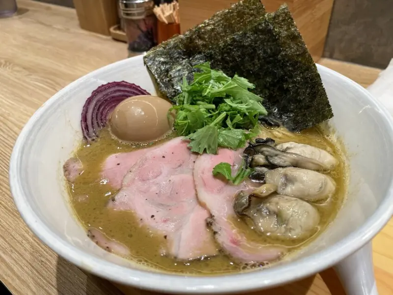 【台北 拉麵】二屋牡蠣拉麵專賣，濃厚牡蠣牡蠣拉麵，超大顆的牡蠣超海味的拉麵~嗨森