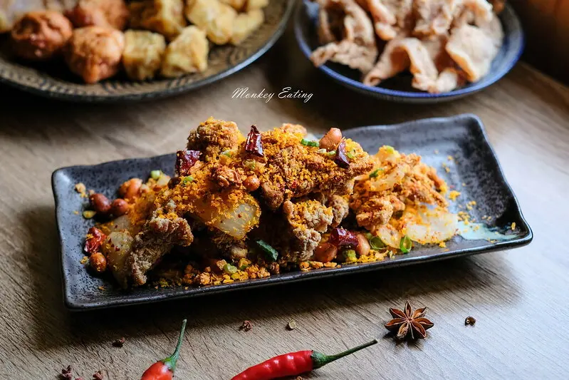 【台中北屯】三貳炸雞｜獨家秘製四川椒麻炸雞，避風塘三角骨香辣夠味，下酒菜推薦！