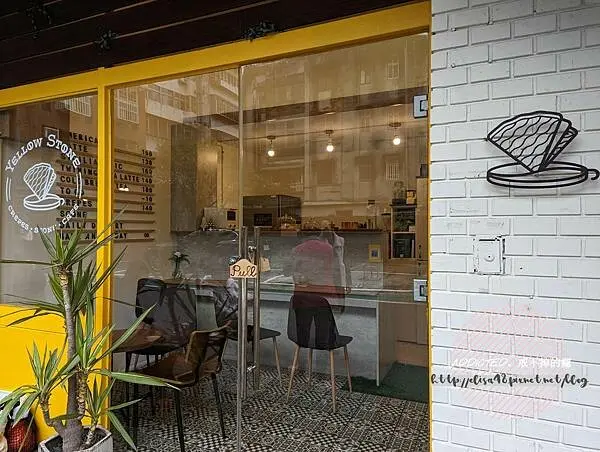 台北中正-[黃石 YELLOWSTONE] 近紀州庵與客家主題公園，特色薄餅與手作司康午茶，朝氣蓬勃亮黃色外觀，金門街巷弄隱藏法式浪漫迷你小店