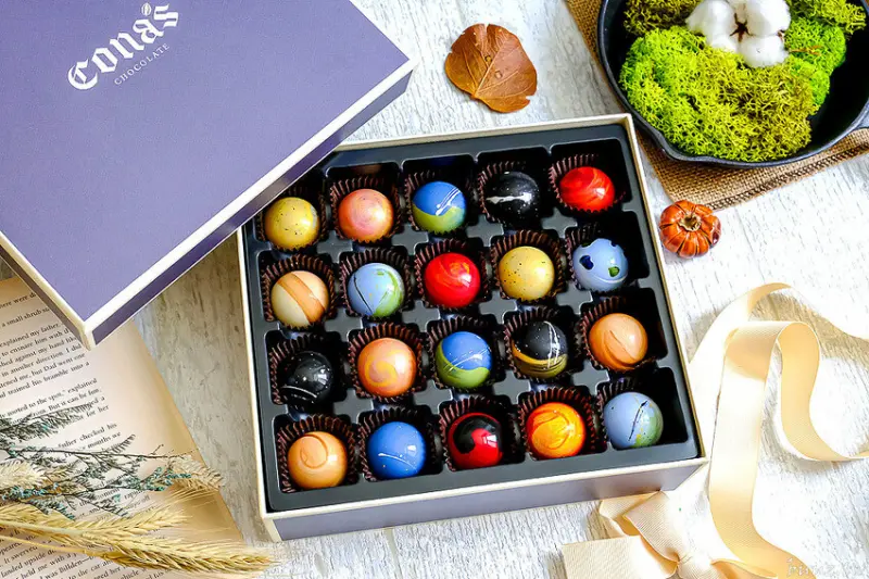 星座巧克力夢幻璀璨禮盒，知名妮娜巧克力設新櫃，金牌乾果巧克力酸甜好滋味，超薄巧克力爆漿新奇口感！