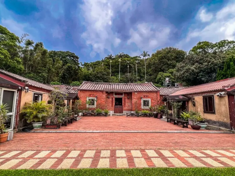 桃園市楊梅區八方園百年三合院景觀客家餐廳｜政商名流們的私房老店，超低調但評價超高！藏身百年三合院老宅的客家餐廳