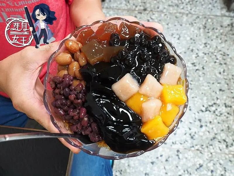 這實在是太逼人，滿滿9種料，加料不加價，這樣一大碗只賣你50元？！老板一定會被他老婆罵死！