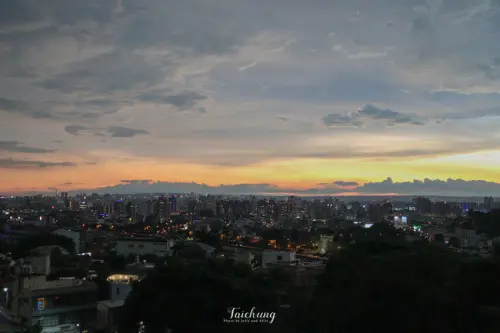 【台中美食】眺高景觀餐廳，山坡上的輕食、咖啡、異國料理，賞夕陽看夜景！（附菜單）