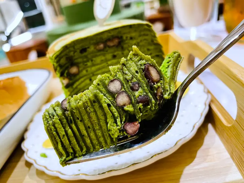 【貓裡居】萌貓咪爆擊『林口貓咖啡廳』『貓旅館』推薦！超療癒貓奴天堂盡情撸貓～超好吃抹茶千層蛋糕！