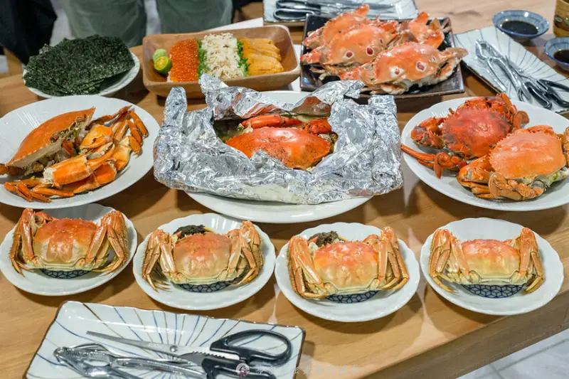 菜市場隱藏版美食，專賣生魚片及海鮮丼，還能吃得到各式各樣的螃蟹｜布雷克出走旅行視界