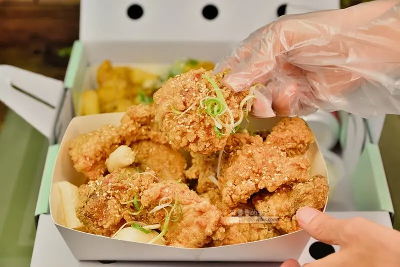 樹上雞|雙北第一間,板橋韓式炸雞:炸雞皮脆肉軟份量實在,醬料新鮮製作