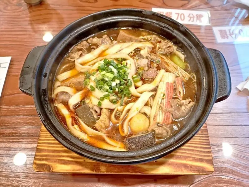 板橋美食|雲鼎阿二麻辣食堂，一個人也可享用的麻辣鍋另附飲料、小菜、霜淇淋免費享用!