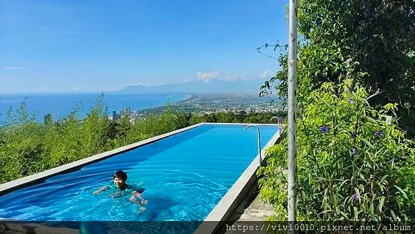 宜蘭.頭城-百萬夜景就是這麼美，還有無邊際游池，藍天、大海，這就是渡假感阿!!微笑灣農場NO.71