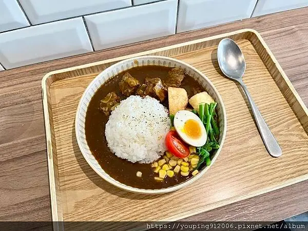 台北文山區｜日穗咖哩 萬芳醫院跟中國科大附近的小店，使用蕃茄與雞湯作為基底慢熬，醬跟主食都不會吃到後