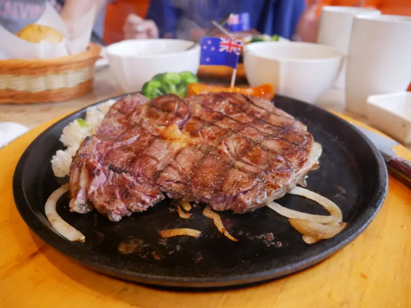 史堤克牛排竹南店：全國電子2樓，超吸睛裝潢o(*￣︶￣*)o  分量充足/自助吧/收服務費