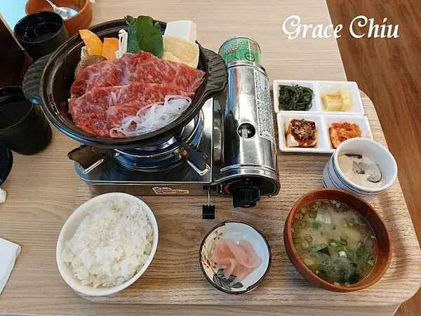 和民手作廚房(微風北車店)～日式定食選擇多，內用白飯及味噌湯免費續，同享霜淇淋吃到飽