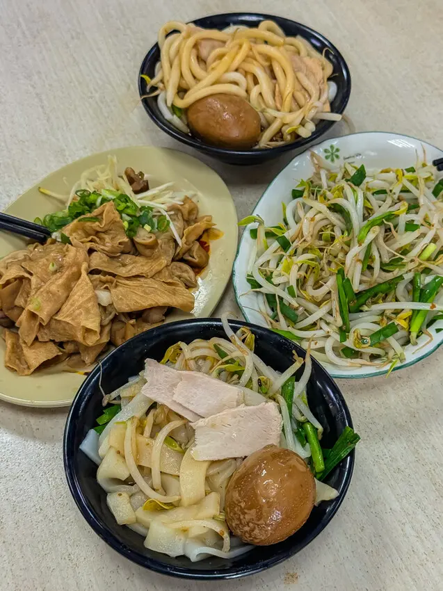 高雄市苓雅區高雄美食 – 福安陽春麵 x 在地人氣30年古早味！苓雅必吃陽春麵！必點豬油拌麵