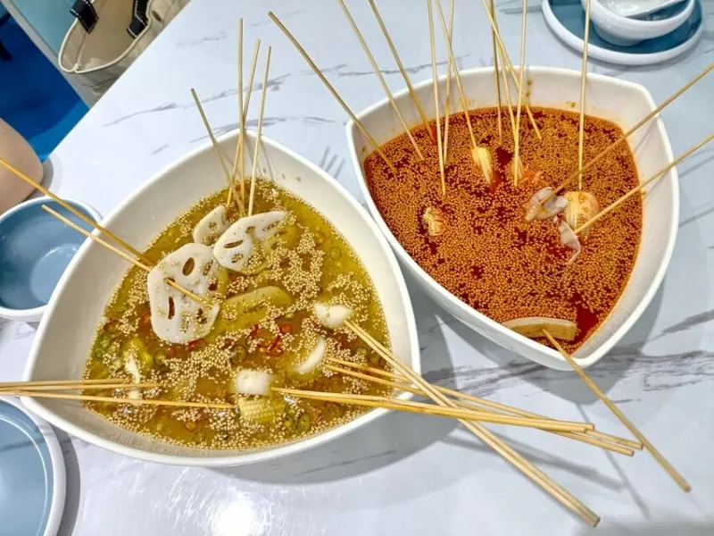 新竹美食|串串食光缽缽雞~夏季最推的四川冷鍋、一串只要10元喔!近新竹大遠百、內附菜單!