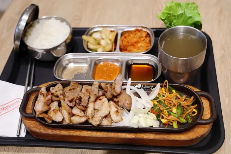 台北101世貿站 | 八色烤肉 mini 一個人也能吃韓式烤肉 200多元就吃得到