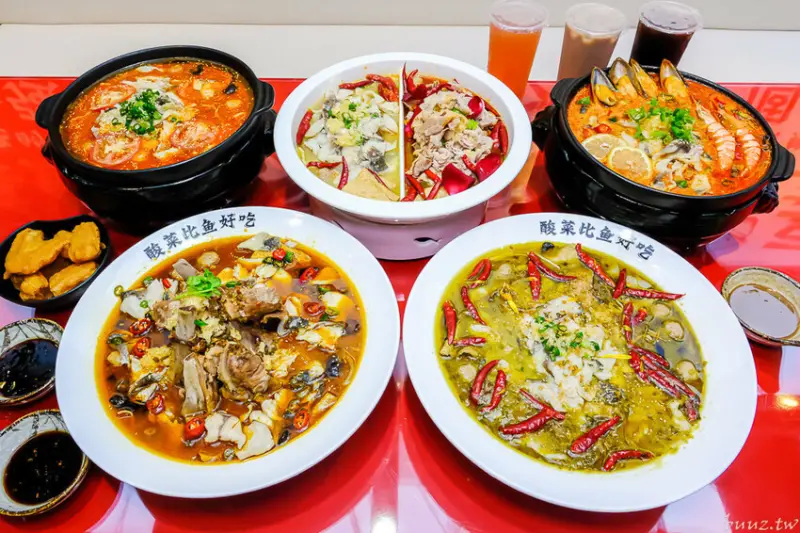 巨無霸青花椒魚鍋配上2斤大骨肉，鮮麻香辣一鍋兩吃，江小魚酸菜魚鍋也能做成澎湃鴛鴦鍋！