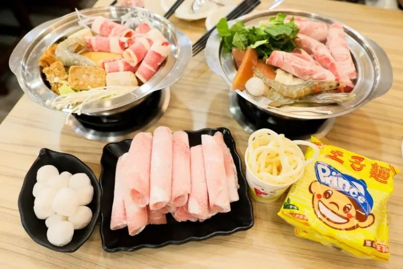 桃園食記｜逸小鍋 鍋の物（中壢健行店）自助吧麵食吃到飽、干貝豬肉片買一送一 學生最愛的平價鍋物，中壢後火車站美食推薦！ - 奇奇一起玩樂趣