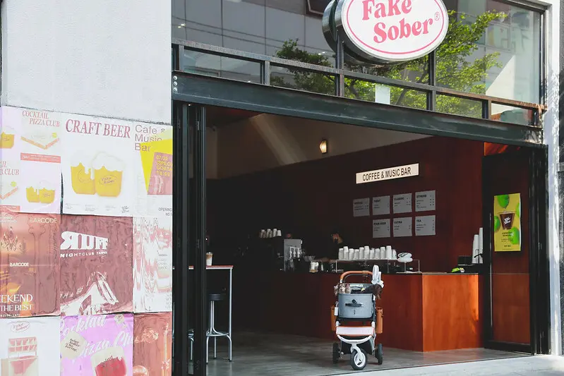 【信義區/信義威秀】COTD之信義區街頭的美式復古咖啡 Fake Sober Coffee & Bar