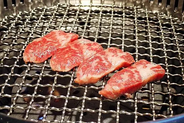 東區燒肉推薦│豆町村燒肉-專人代烤 酒之放題，質量非常好的日式激安燒肉店-台北美食推薦76.jpg