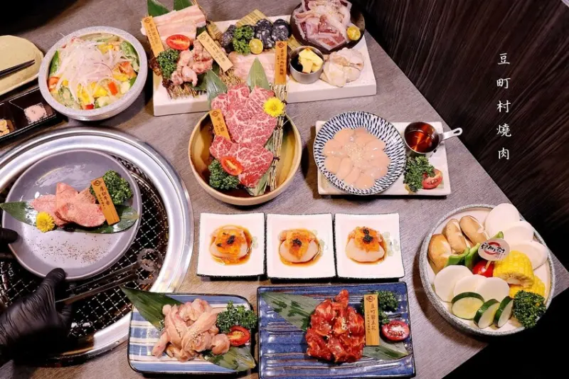 小鮮肉桌邊服務全程幫你烤肉免動手!!!東區新開燒肉店推薦♥️豆町村燒肉♥️MENU.價位