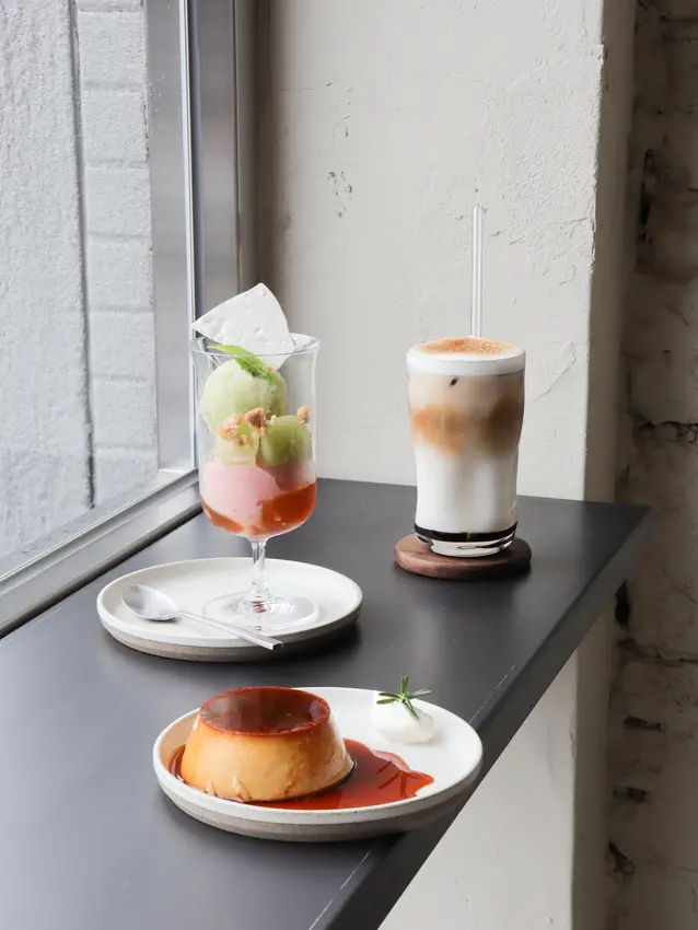 QS全新複合式空間服飾、咖啡廳、花藝、烘培結合