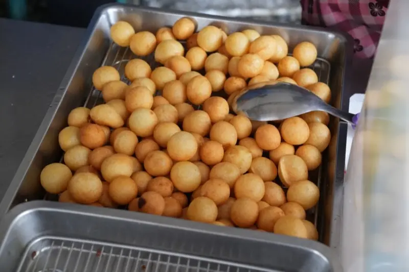 前鎮區 朱爺爺地瓜球｜一顆地瓜球一塊錢，從沒漲價過！！用新台幣讓它下架