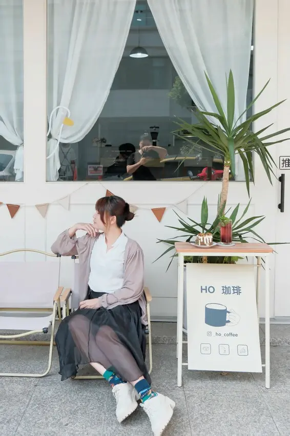 [苗栗頭份] Ho珈琲 ｜焙茶戚風｜限量自家栽種 桑椹冰咖啡｜各式手沖咖啡｜尚順商圈韓系寵物友善咖啡廳｜低消120元｜內含完整菜單 - 萍姐愛分享